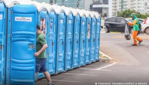 O que é mais perigoso, o banheiro sujo ou a bexiga cheia?