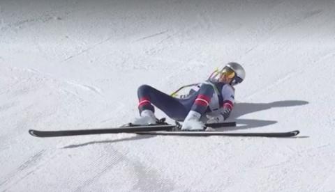 Lenda do esqui, Lindsey Vonn é resgatada de helicóptero após acidente nas Olimpíadas de Inverno