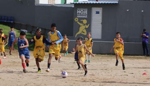 Governo investe R$ 2,7 milhões e entrega arena poliesportiva revitalizada na Compensa