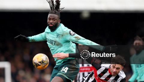 Wolverhampton e Sunderland condenam insultos racistas dirigidos a jogadores