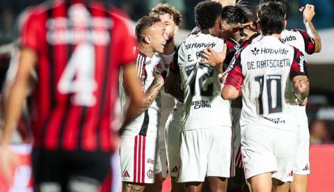 Flamengo vence o Vitória e soma os primeiros três pontos no Brasileiro