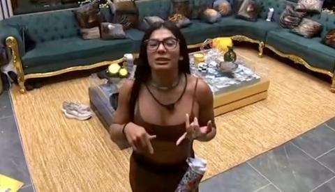 Marciele tenta fazer VT sozinha, mas câmera corta e web reage; veja vídeo