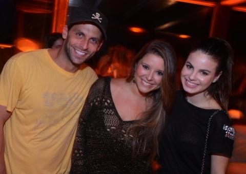 Henri Castelli, Stefany Brito e Kayky curtem festa com famosos