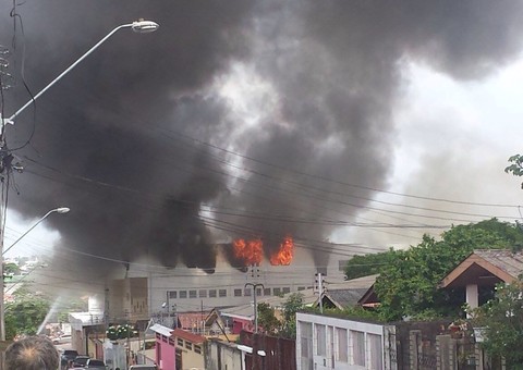 Fogo destrói panificadora Conde