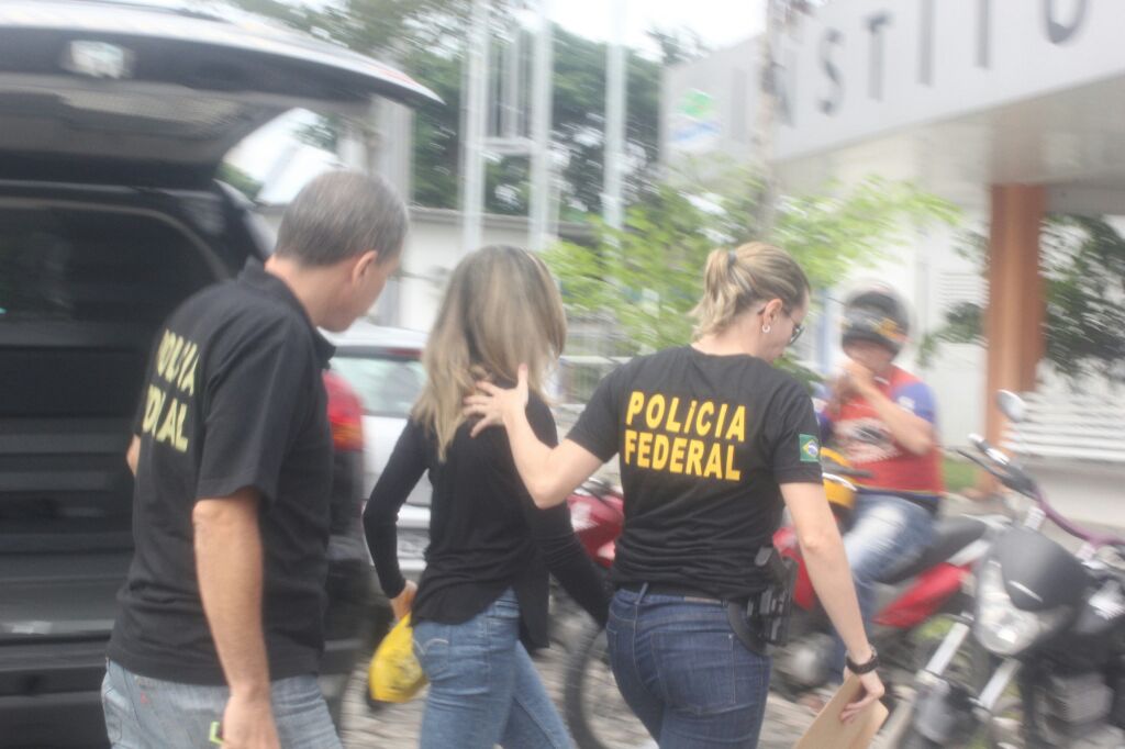 Socialite que mandou matar rival é presa pela PF no Aeroporto de Manaus