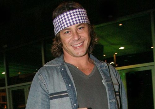 Após exame de DNA, Theo Becker descobre que filha não é dele