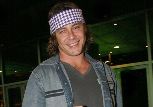 Mãe de bebê diz que Theo Becker sabia que filha poderia não ser dele