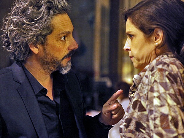 Império: Cora revela que é virgem e quer ter primeira vez com Zé Alfredo