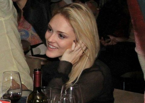  Isabelle Drummond tieta namorado Tiago Iorc durante show