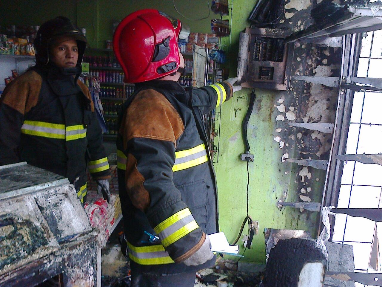 Populares controlaram início de incêndio no Varejão Stela