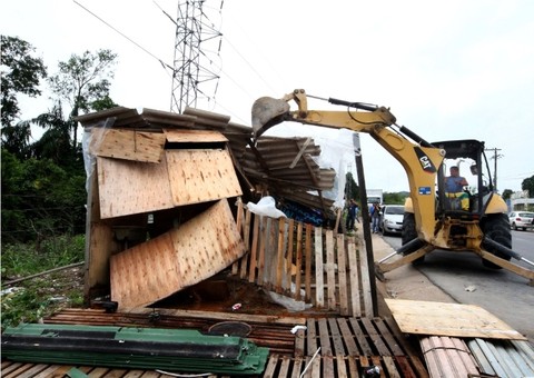 Prefeitura retira 53 ocupações irregulares do Distrito II‏