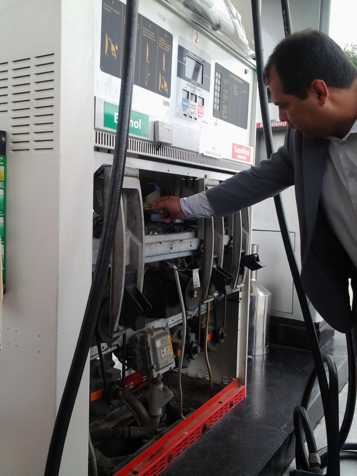 ​Ipem fiscaliza Postos de Combustível e interdita duas bombas