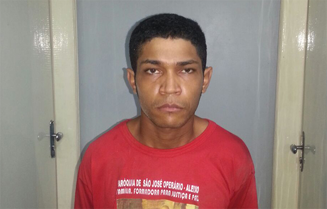 Motoqueiro é preso passeando em moto roubada