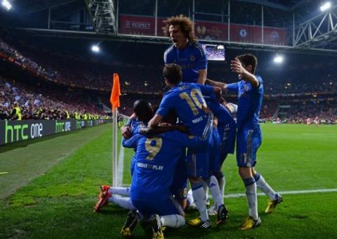 Chelsea vence Benfica com gol nos acréscimos e é campeão da Liga Europa 