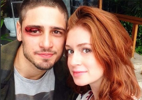   Filho do Comendador dá beijo na amante do pai, Maria Ísis