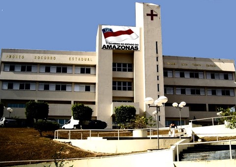 Assaltantes disparam três tiros contra passageiro de ônibus 