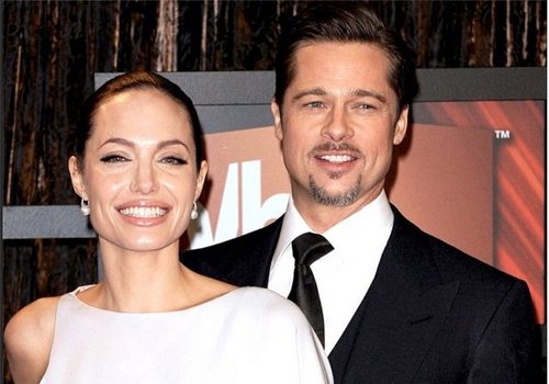 Após nove anos juntos, Brad Pitt e Angelina Jolie se casam na França