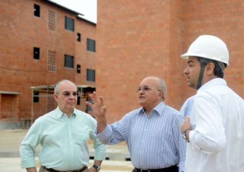 Vice-governador vistoria obras do Prosamim II no igarapé do Educandos