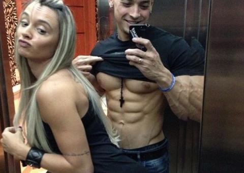  Noivo de Juju Salimeni rouba a cena em foto com a ex-Panicat