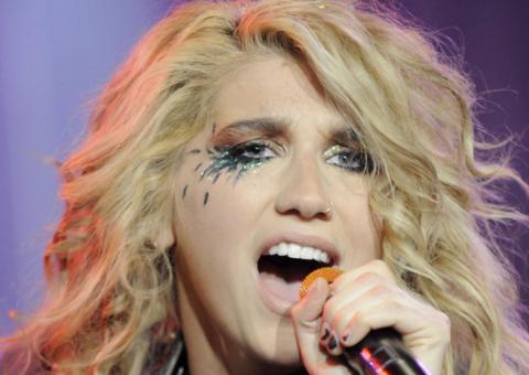 Kesha diz que já invadiu a casa do popstar Prince