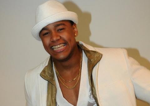 Paragolé lança clipe de "Me Domina"