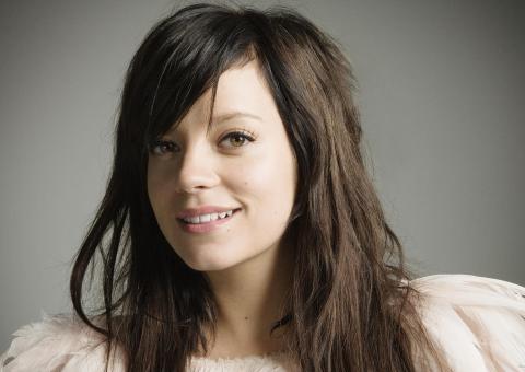 Após maternidade, Lily Allen retoma carreira