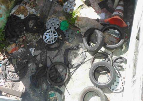 Moradores pedem retirada de lixeira viciada