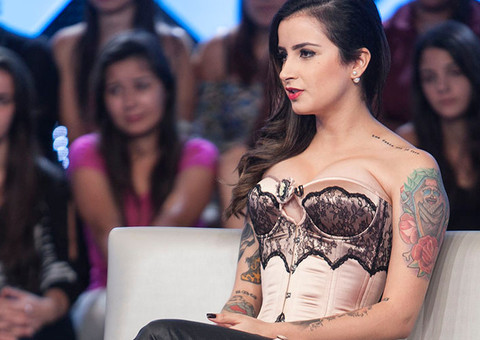 A garota de programa Lola Benvenutti, revela curiosidades das suas experiências 