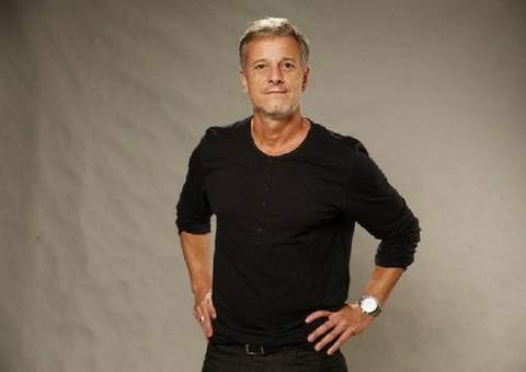  Marcello Novaes é afastado de 'Dupla Identidade' após cirurgia. Série terá 2a temporada.