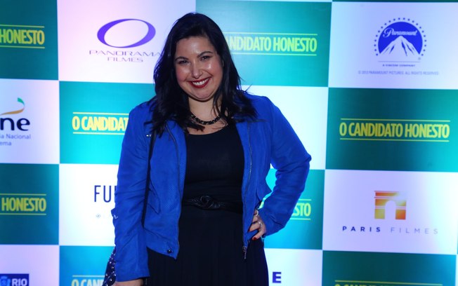 Mariana Xavier se irrita ao ser chamada de baleia e discute com seguidora 