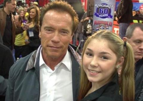  Russa de 13 anos levanta 108 kg e é elogiada por Schwarzenegger