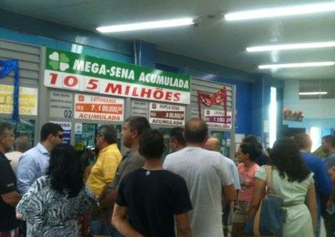 Loterias lotadas atendem apostadores de olho nos R$ 105 milhões da Mega