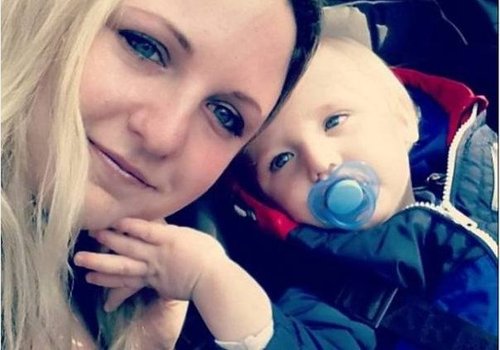 Alérgico, menino de 1 ano não pode ser abraçado pelos pais