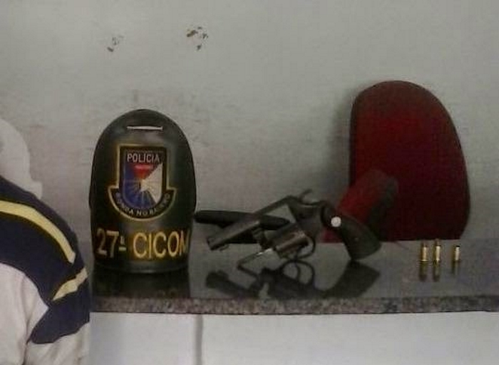 Menores são apreendidos armados com revólver 38