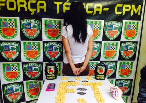 Menor é detida com 1 kg de cocaína por policiais da Força Tática 