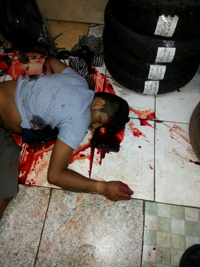 Homem é executado com 8 tiros dentro de loja de auto peças