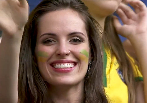 Globo elege funcionária do Sbt como musa da Copa