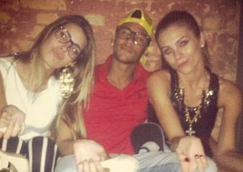 Sem Bruna, Neymar curte noitada ao lado de Miss Brasil e Miss SP