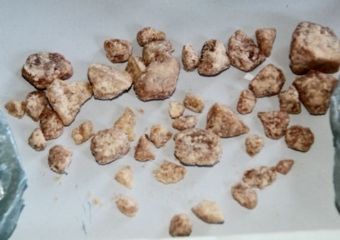 Três homens são presos com 60 pedras de oxi no Coroado