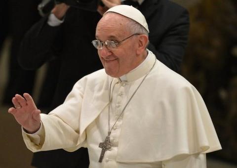 Papa quer uma Igreja pobre e revela inspiração de cardeal brasileiro para o nome