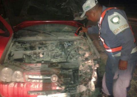 Fiat Palio pega fogo na ponte Rio Negro