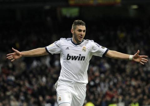  Benzema é flagrado a 216 km/h em estrada