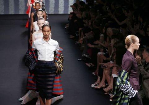 Grife Dior aparece multicultural na passarela de alta-Costura de Paris