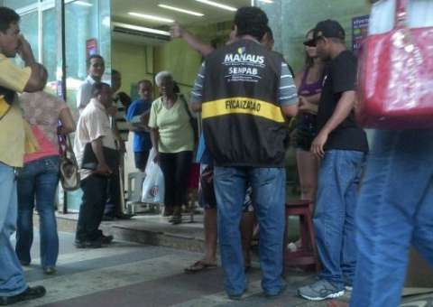 Comércio ilegal de CDs e DVDs sofre blitz da prefeitura