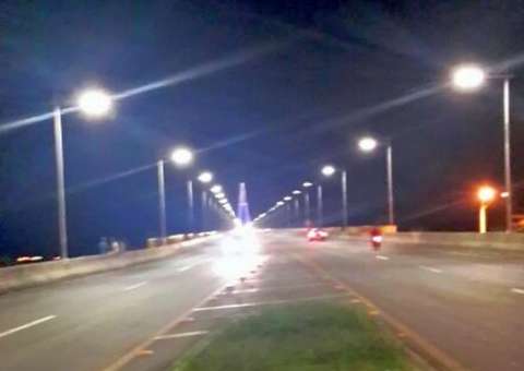 Usuários de droga desligam iluminação da ponte Rio Negro