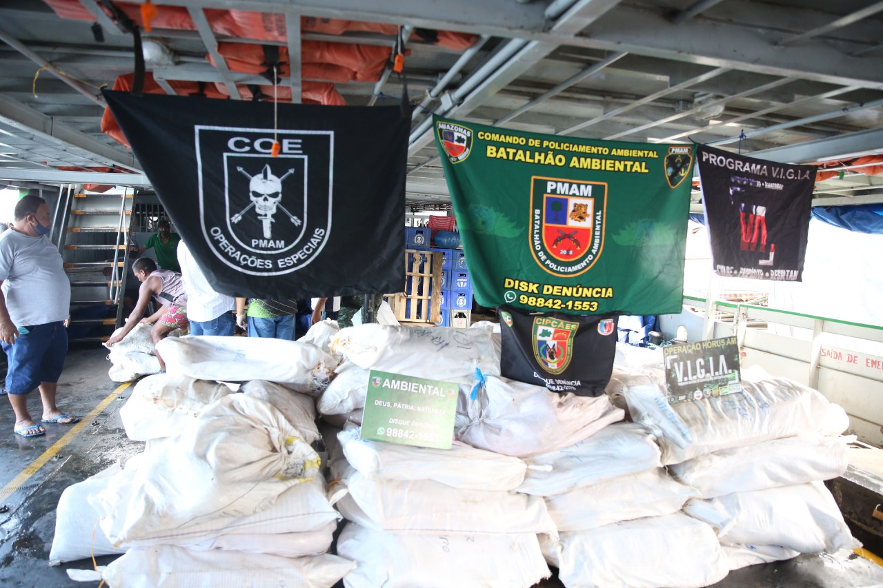 Dono de barco é multado em R$123 mil transportando pescado ilegal no rio Solimões 