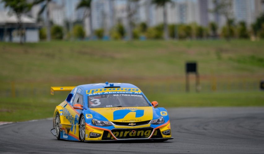 Ipiranga suspende contrato com piloto Bia Figueiredo por suspeita de fraude milionária na Saúde do Rio