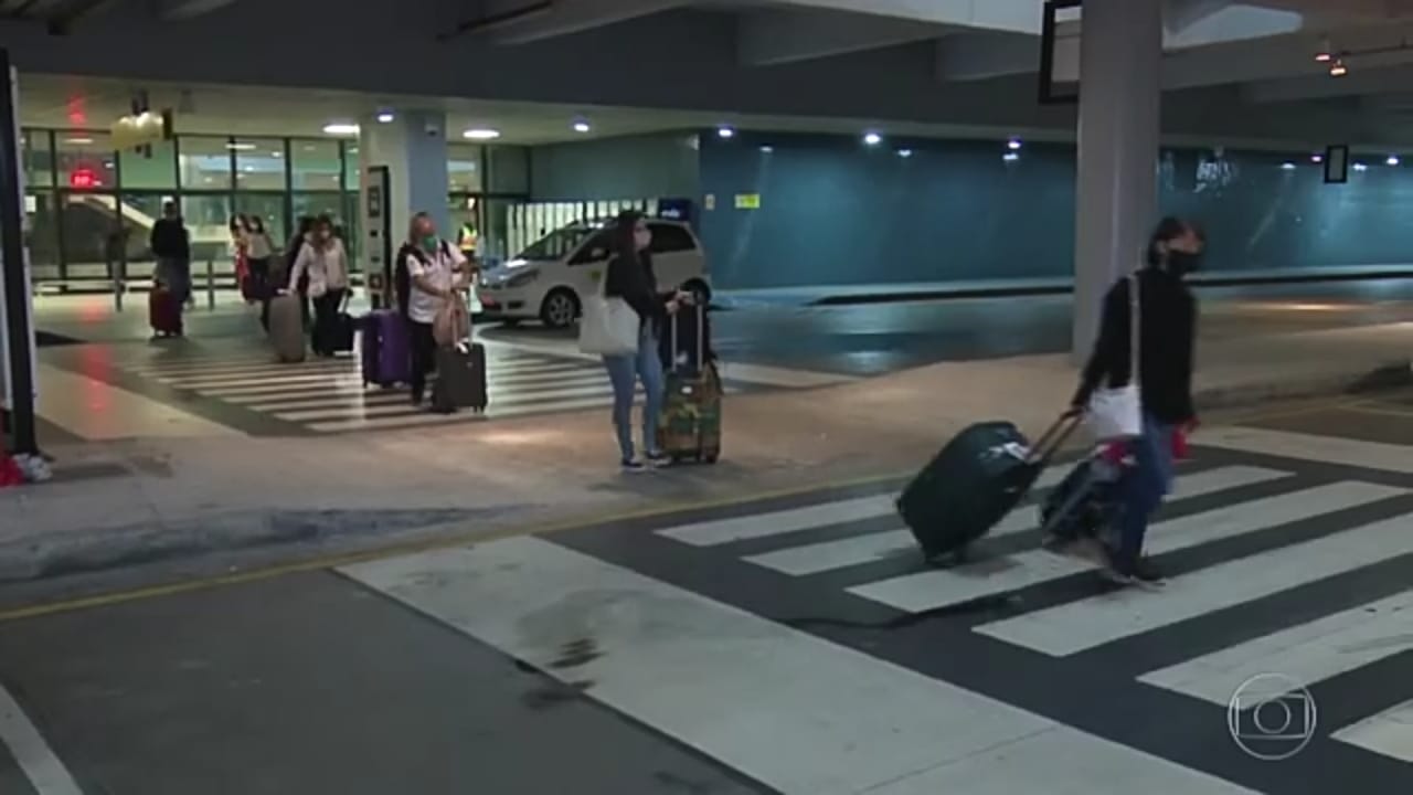 Profissionais de saúde enviados a Manaus não recebem salário e viram destaque no Jornal Nacional