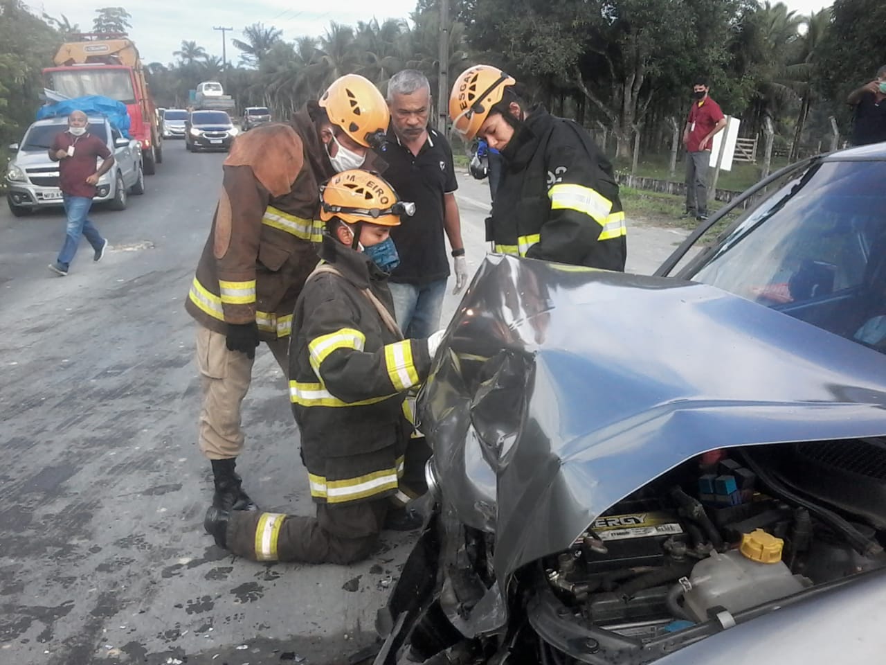Acidente gravíssimo na AM-010 deixa feridos e cenário de destruição