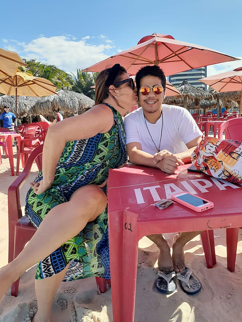 Orgulho LGBT: Acolhimento familiar é essencial